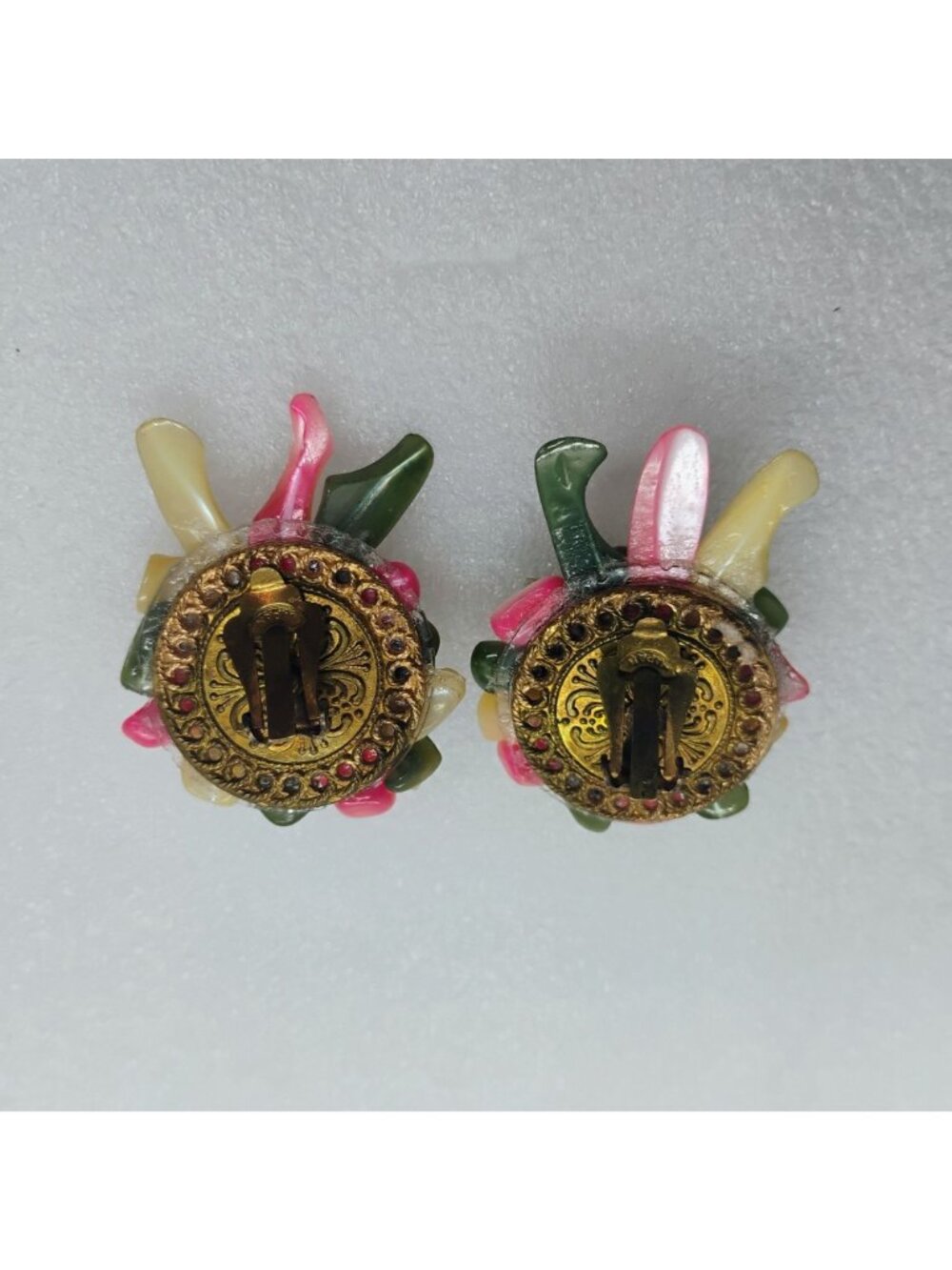 Vtg Mother of Pearl Seashell Shell Cluster Clip-On Earrings Pineapple Design - Picture 3 of 4